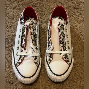 Never worn Women’s Converse
